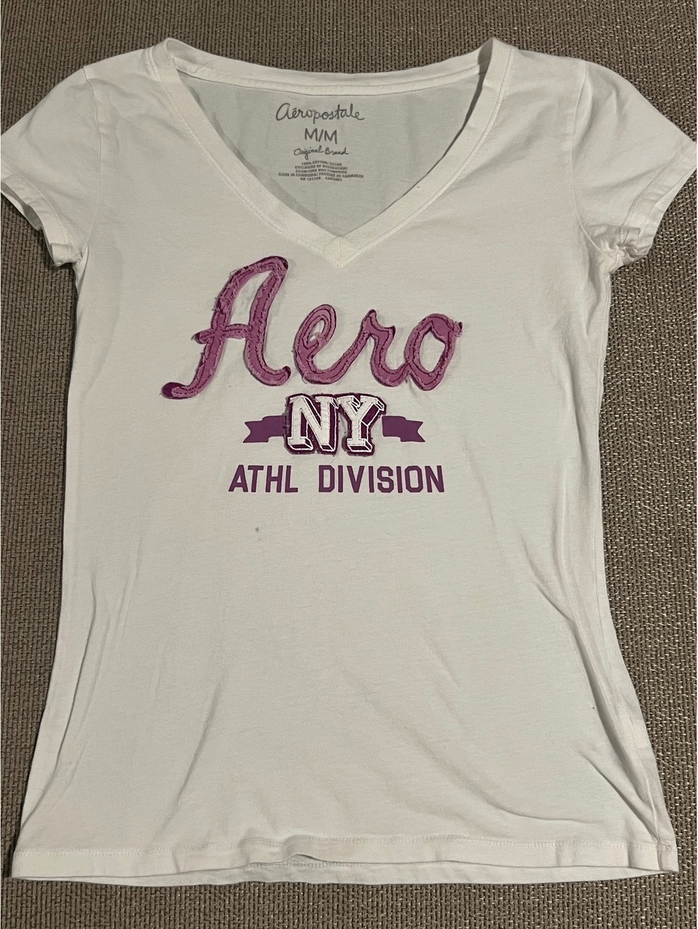 2000s Aeropostale V neck Tee